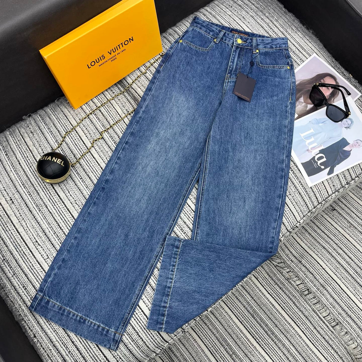 Logo pocket wide-leg jeans
