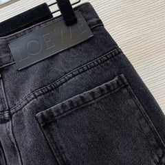 Straight-leg jeans with embroidered knees