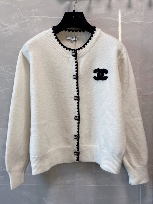 Simple color-blocked cardigan