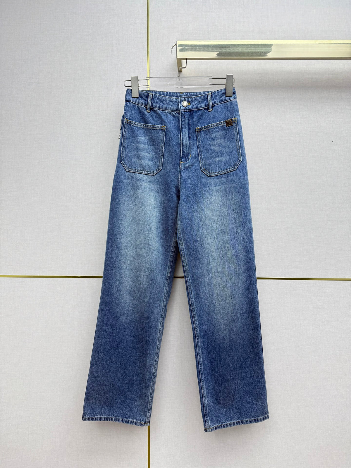 Straight-leg jeans