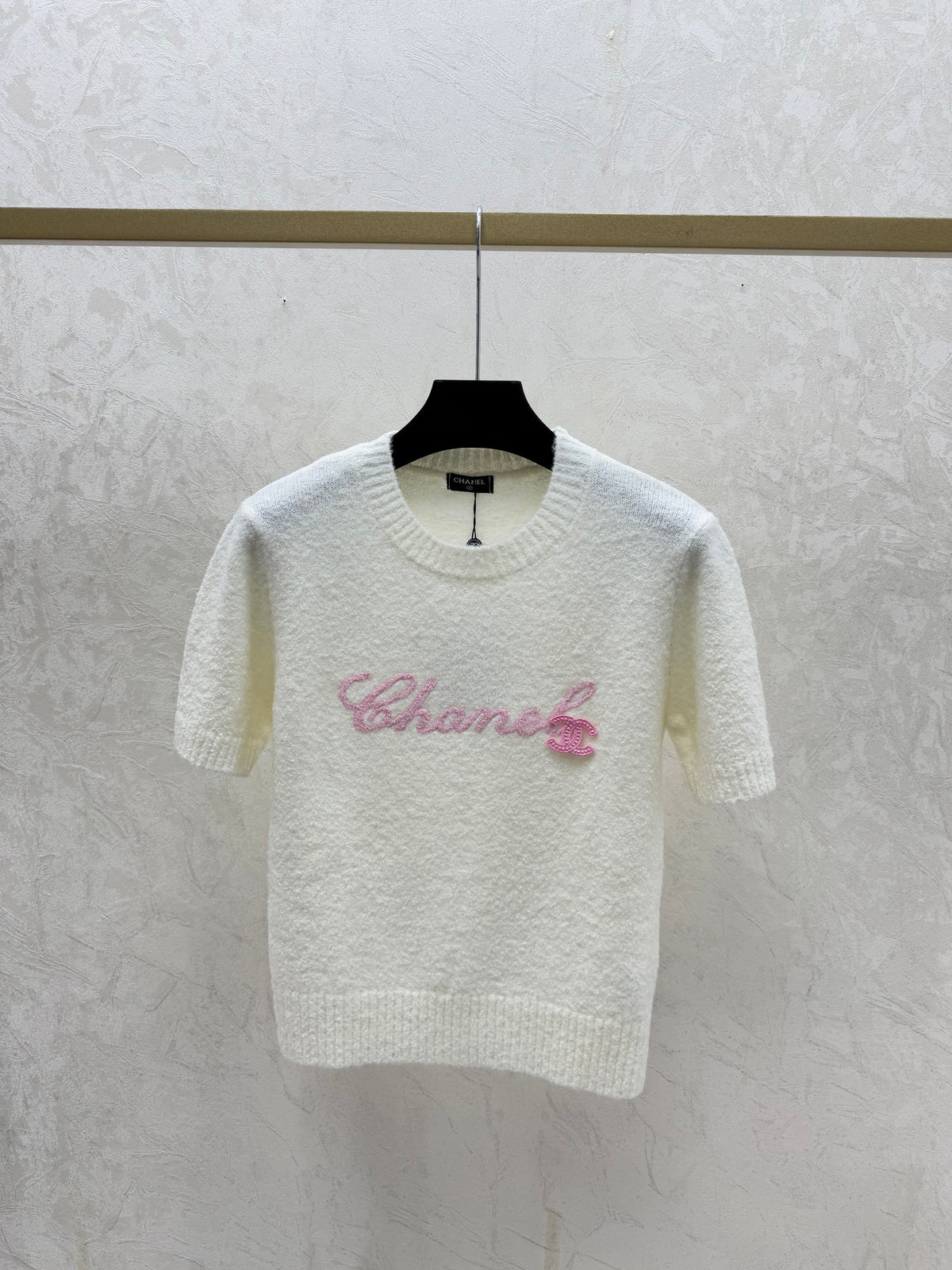 Color-blocked lettered crew neck knit short-sleeved top