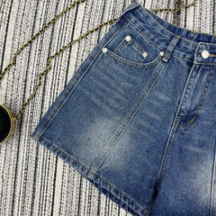 Classic mid-high waist short