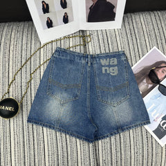 Classic mid-high waist short