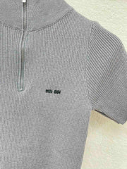 Half-zip stand-up collar knit short-sleeved top