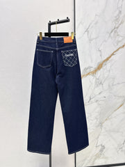 Versatile, minimalist casual jeans