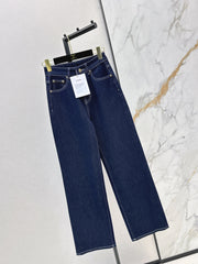 Versatile, minimalist casual jeans