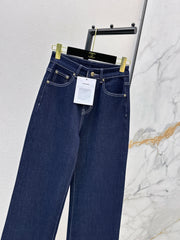 Versatile, minimalist casual jeans