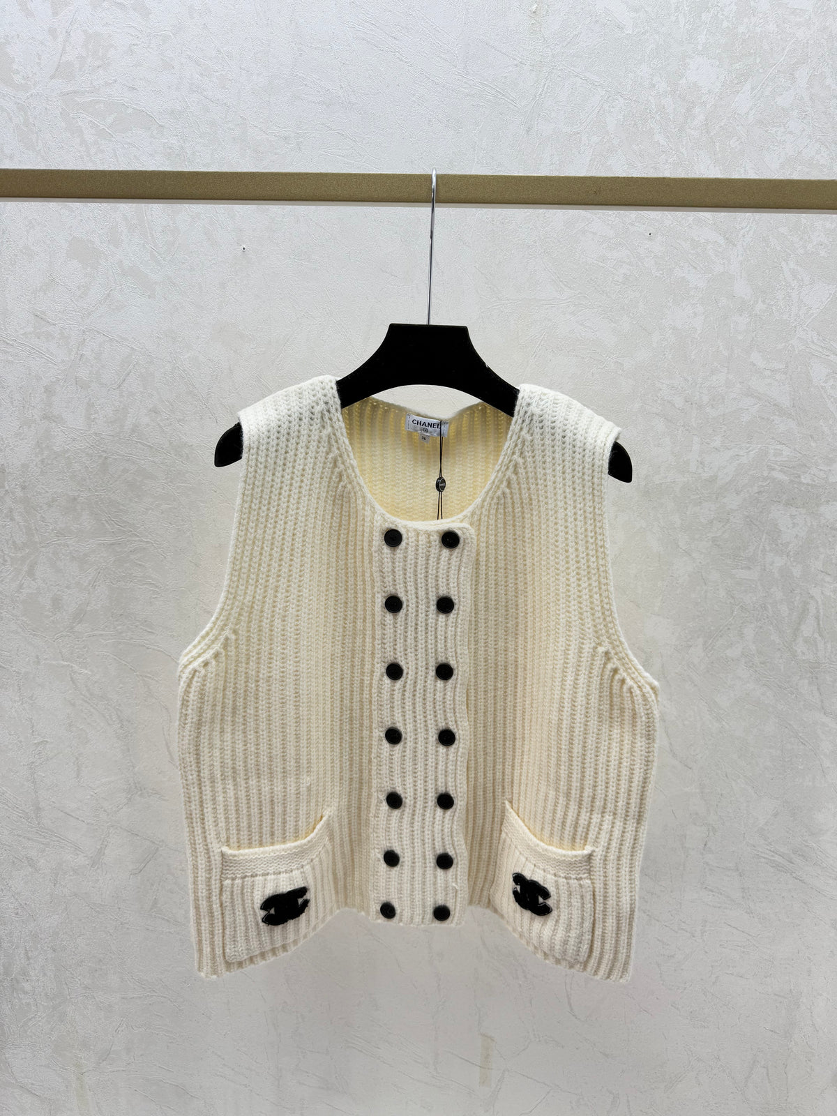 Solid color, simple round neck knitted vest cardigan