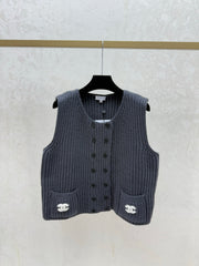 Solid color, simple round neck knitted vest cardigan