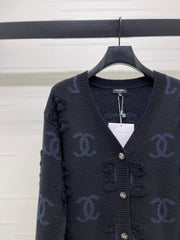 V-neck long-sleeved knit cardigan