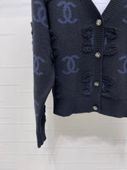 V-neck long-sleeved knit cardigan