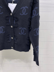 V-neck long-sleeved knit cardigan