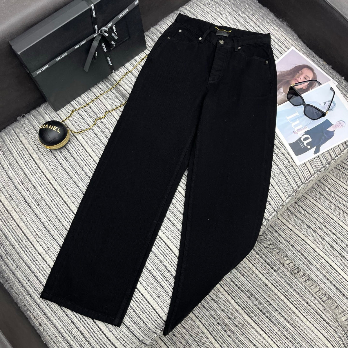 Straight-leg jeans
