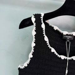 Wavy-edged Knit Vest