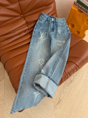 Heavy-duty rhinestone-embellished light blue jeans
