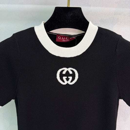 Color-blocked crew neck knit short-sleeved top