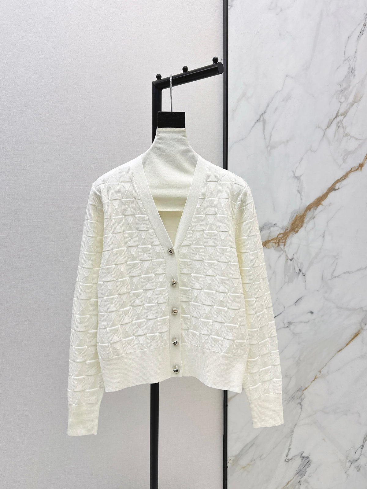 Contrast-color knit cardigan