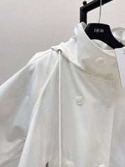 Loose-fitting trench coat