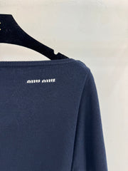 Off-the-shoulder long-sleeved knitwear