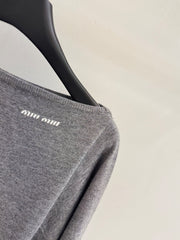 Off-the-shoulder long-sleeved knitwear