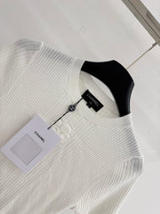 Short-sleeved knit top