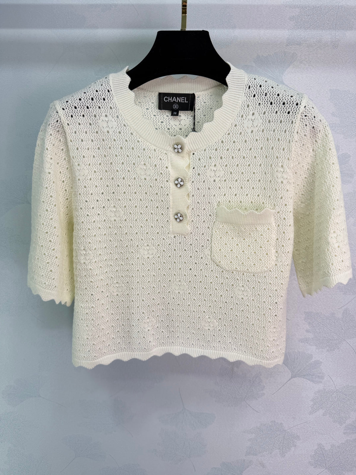 Short-sleeved top with openwork lace trim