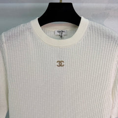 Vertical striped knit short-sleeved top