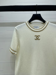 Gold-trimmed Crew Neck Knit Short-Sleeve Top