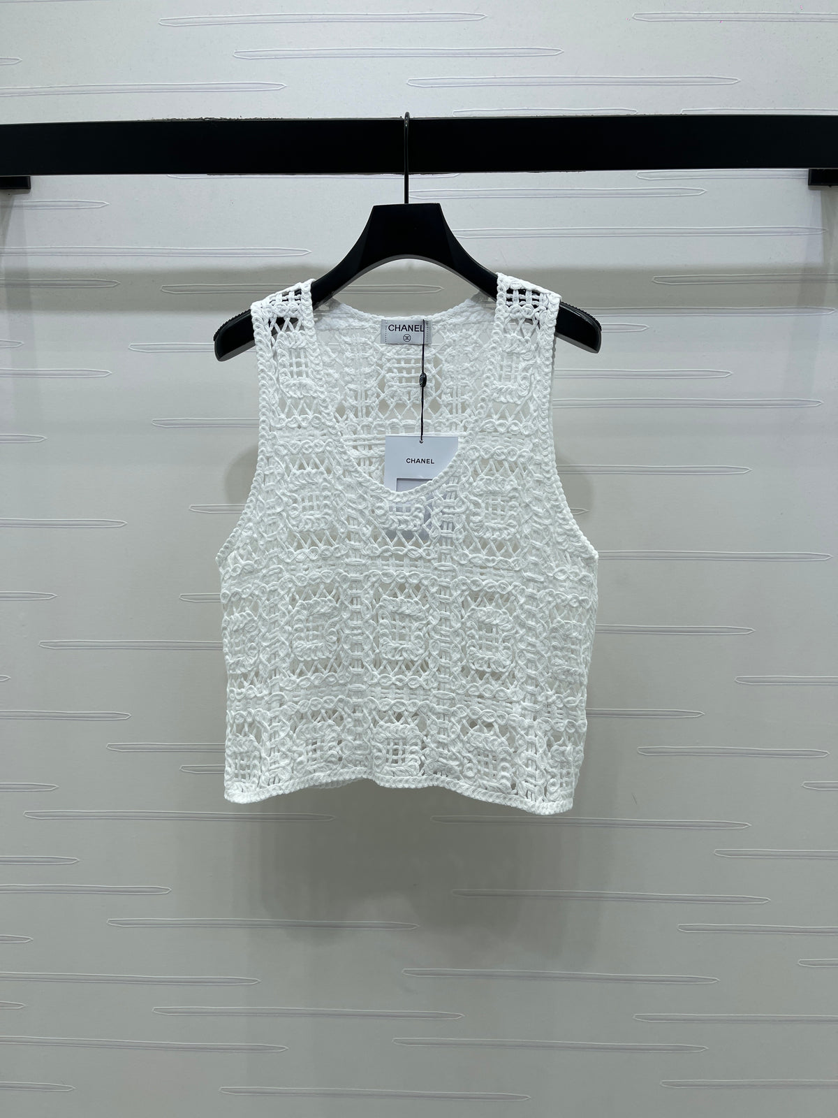 Hollow-out 3D floral knit vest