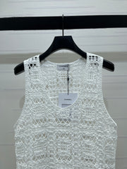Hollow-out 3D floral knit vest
