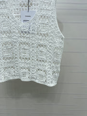 Hollow-out 3D floral knit vest