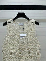 Hollow-out 3D floral knit vest