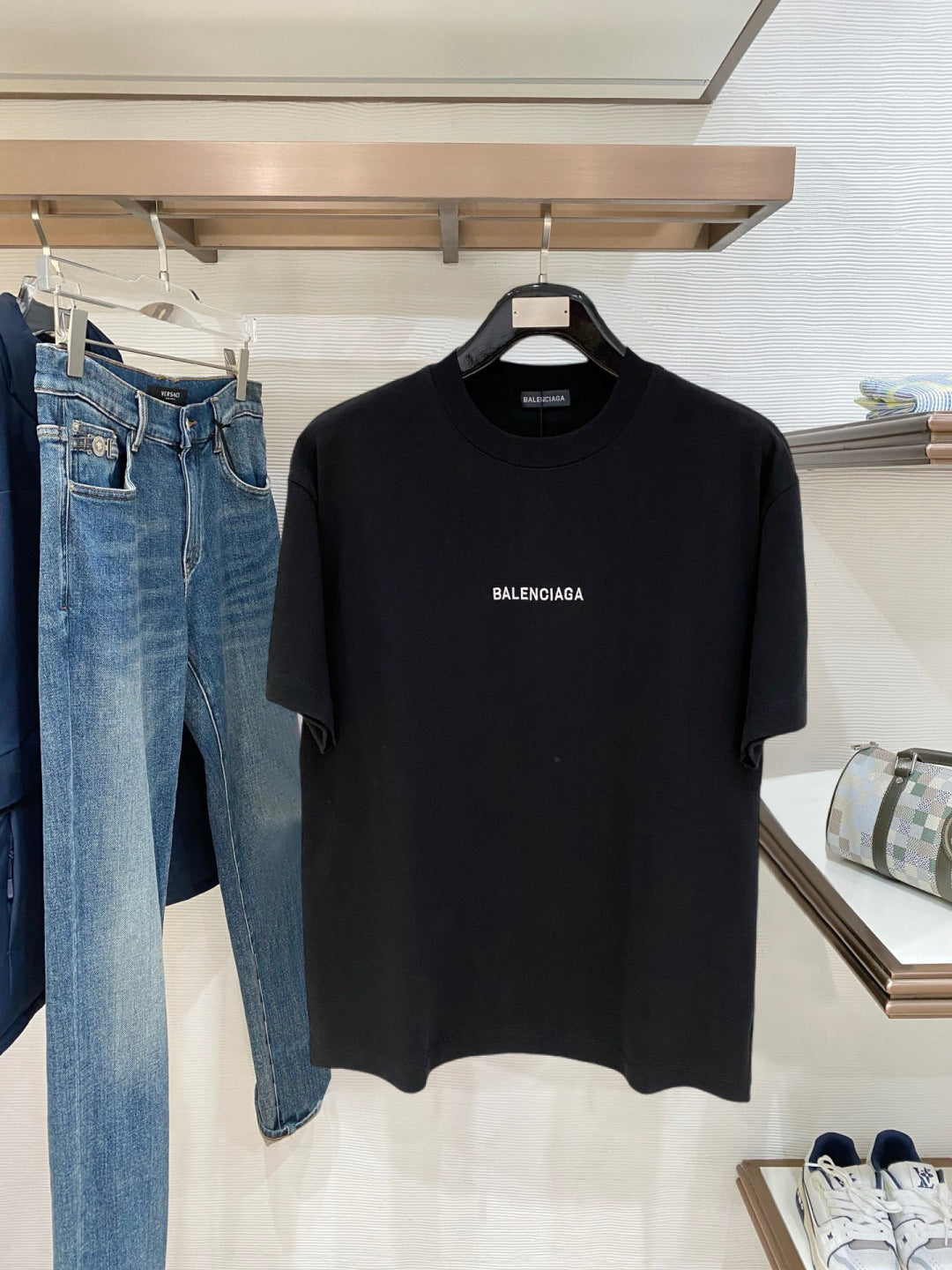 Short-sleeved crew neck T-shirt