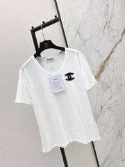 White crew neck short-sleeved T-shirt