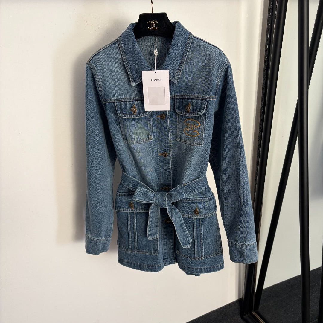 Multi-pocket, drawstring, fitted waist, lapel, long-sleeved denim jacket