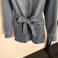 Multi-pocket, drawstring, fitted waist, lapel, long-sleeved denim jacket