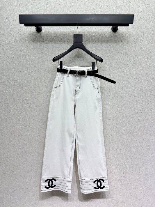 Straight-leg wide-leg jeans