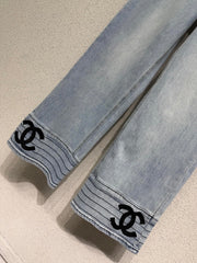 Straight-leg wide-leg jeans