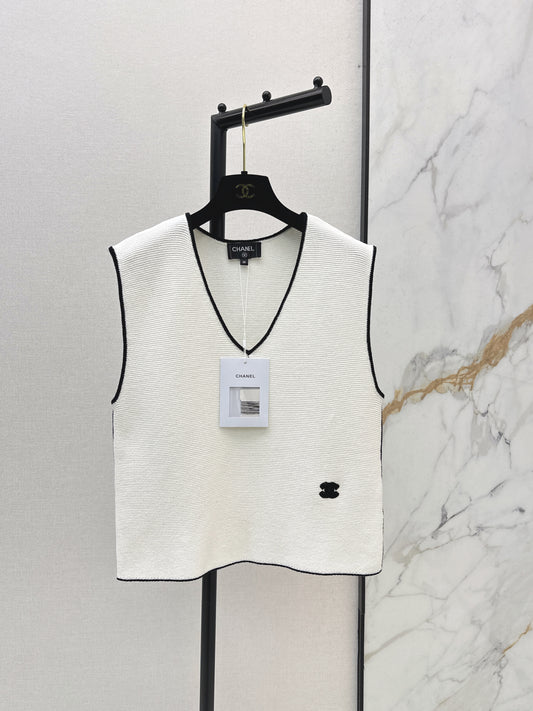 Color-blocked V-neck knit vest