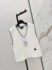 Color-blocked V-neck knit vest