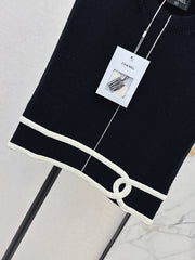 Color-blocked V-neck knit vest