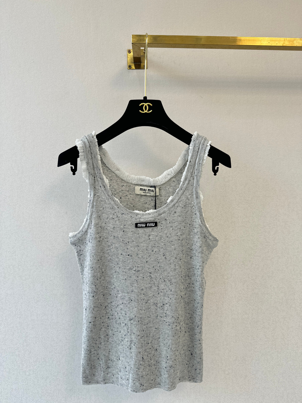 Color-blocked V-neck knit vest