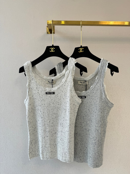 Color-blocked V-neck knit vest