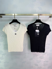 V-neck knit short-sleeved top