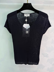 V-neck knit short-sleeved top