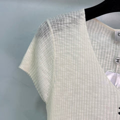 V-neck knit short-sleeved top