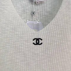 V-neck knit short-sleeved top