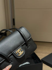 Long shoulder strap underarm bag