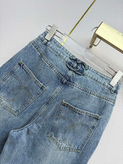 Straight-leg jeans with gold buttons