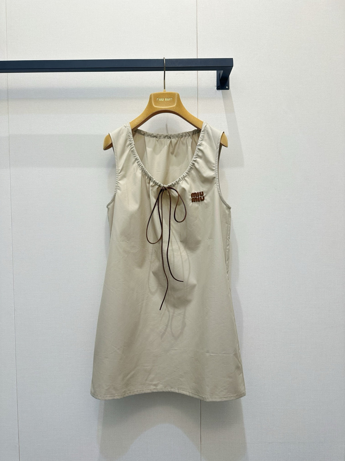 Beige vest dress with contrasting leather label